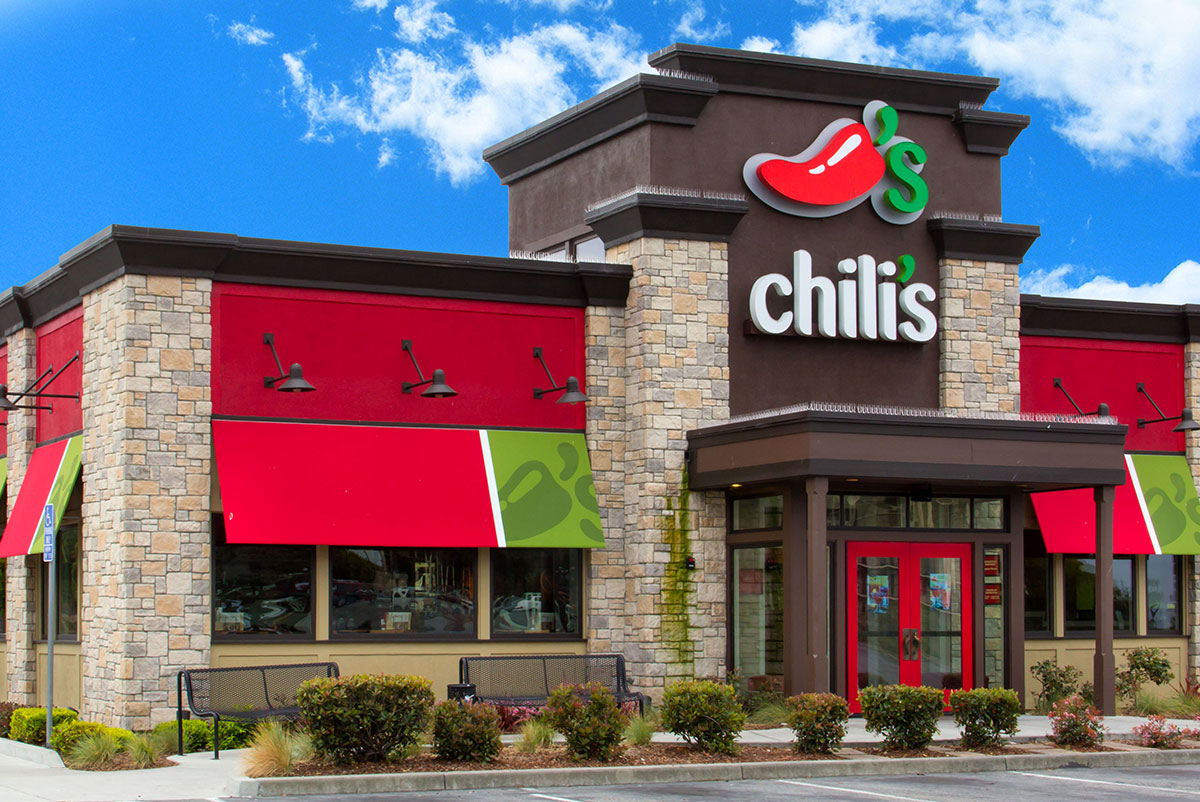 This image displays Neighborhood Chili's Grill & Bar image in Vista View Apartments.